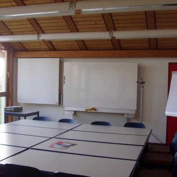 Schulungsraum vorne.jpg